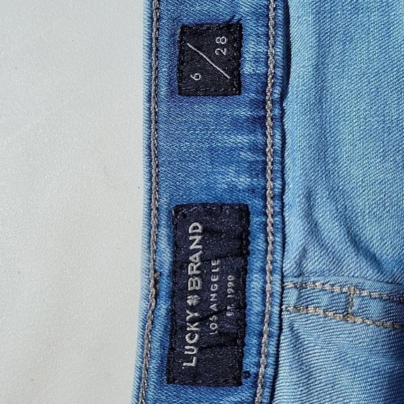 Lucky Brand Mid Rise Ava Crop Light Wash Size 6/28 - Picture 12 of 15